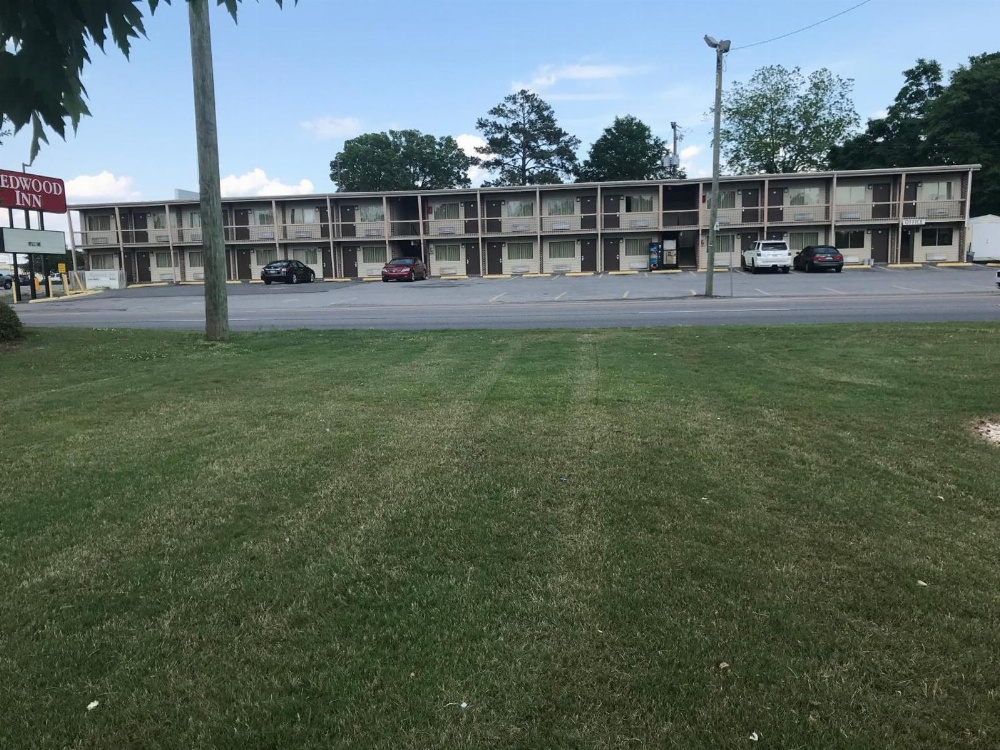 Redwood Inn Main image