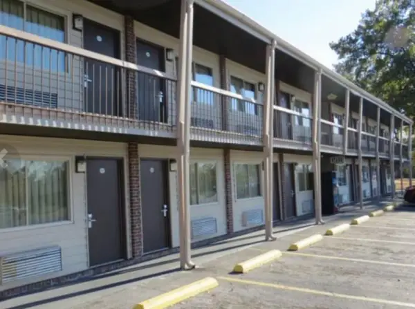 Redwood Inn Main image