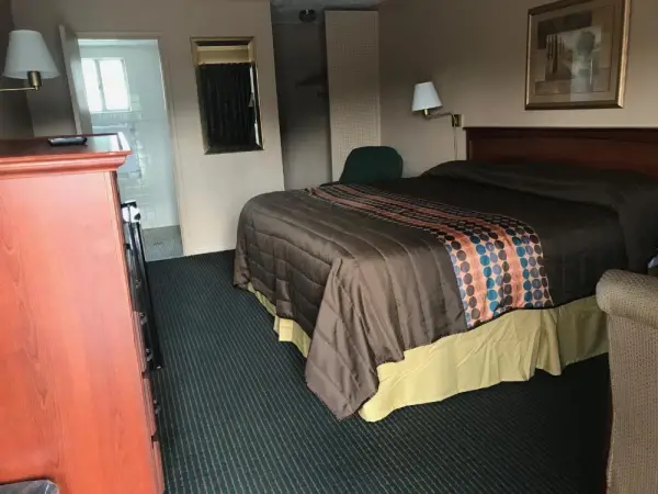Redwood Inn 4