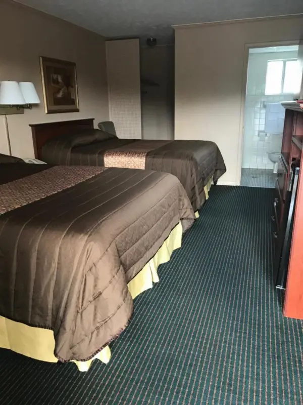 Redwood Inn 8